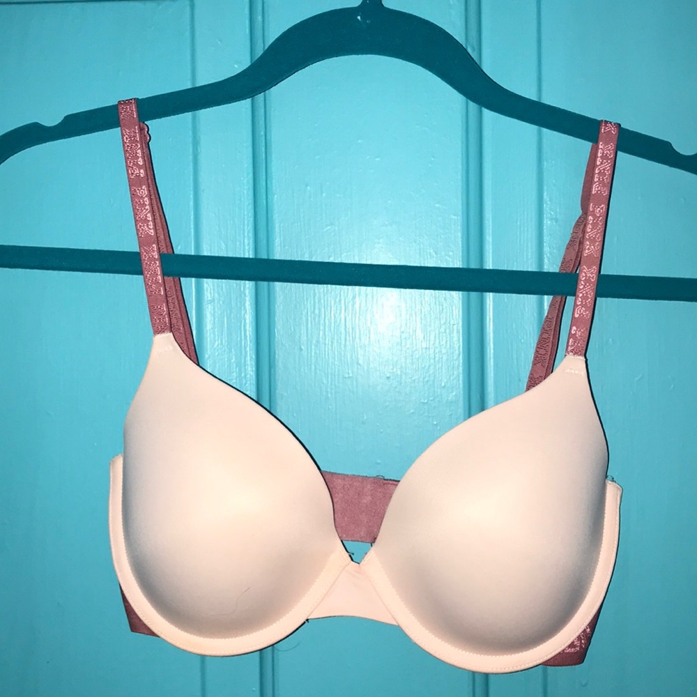 PINK VS T-Shirt Lightly Lined Bra 32D